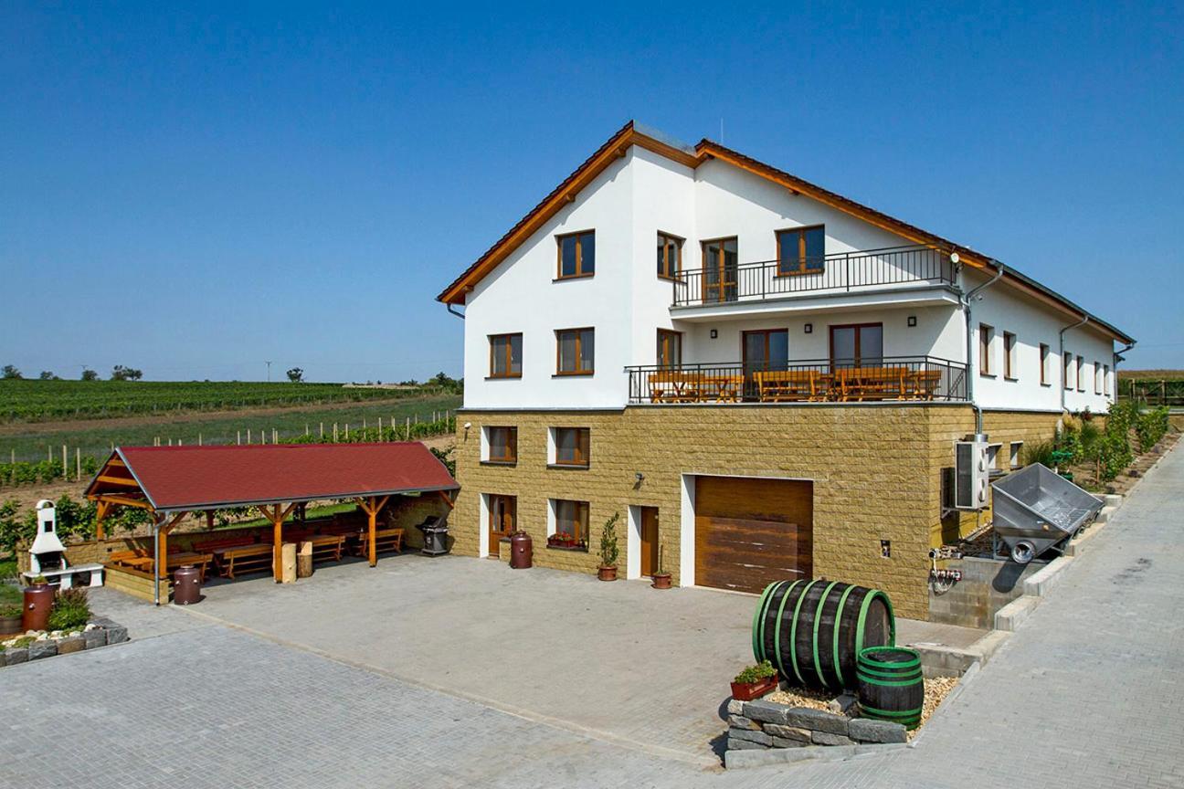 Hotel Vinarstvi & Penzion Knapek Strachotin Exterior foto