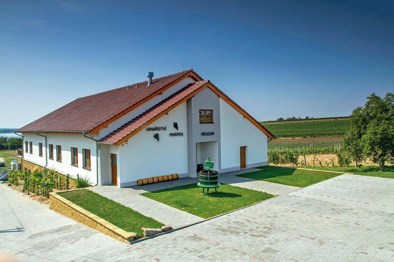 Hotel Vinarstvi & Penzion Knapek Strachotin Exterior foto